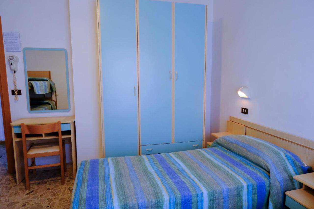 Hotel Chiara 里米尼 外观 照片